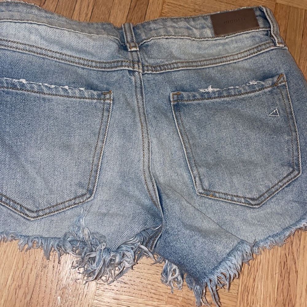 Distressed jean short - Picture 4 of 7